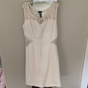 Mini cream bodycon dress w/ lace detailing